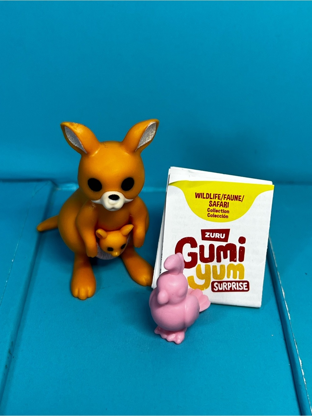 ⭐️ Zuru - Gumi Yum Surprise - Wildlife Series - Kangaroo w/ cockatoo accessory